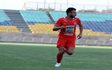 آبی پوش شدن ستاره محبوب پرسپولیسی ها به بن بست خورد!