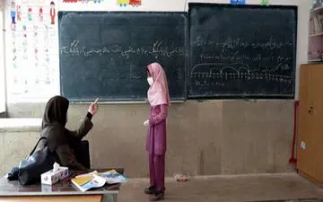 والدین فرزندانشان را پارک و مسافرت می برند اما مدرسه نمی فرستند!