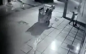 سرقت تیر چراغ برق در اهواز! + فیلم 