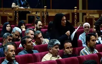 انتقاد تند سهامدار ایران خودرو از وزیر صمت: "بازار را کنترل کنید، نه قیمت خودرو را!"
