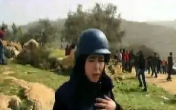 هدف قرار گرفتن تیم خبری شبکه العالم با گاز اشک آور هنگام پوشش زنده خبری + فیلم