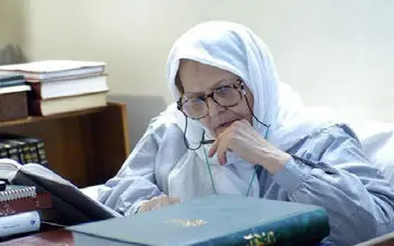 شاعر و مترجمی که عنوان خادم القرآن را گرفت + فیلم