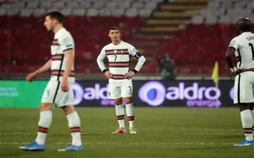 کاریکاتور عمر مومنی در پی ناکامی رونالدو در نزدیک شدن به رکورد دایی 