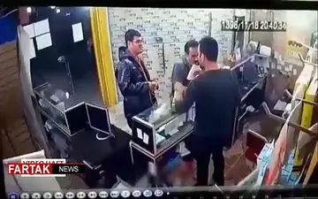 حمله با قمه و تبر به موبایل‌فروشی در اهواز + فیلم