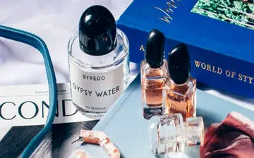 تفاوت های کلیدی دکانت و سمپل عطر: چگونه بهترین انتخاب را داشته باشیم؟ 