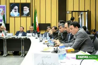 جلسه کارگروه توسعه صادرات غیر نفتی با حضور وزیر صمت، استاندار و جمعی از مدیران استان