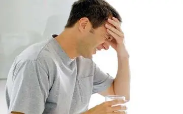 سردردهای بیش از ۷۲ ساعت را جدی بگیرید/بروز سکته مغزی با مصرف خودسرانه‌ داروی‌های میگرن