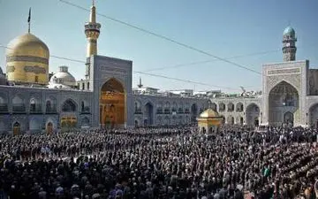 اقامه نماز آیات در حرم مطهر رضوی