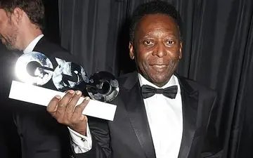 حال و روز غم انگیز اسطوره فوتبال جهان / پله روی ویلچر +تصاویر