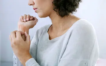 پوست حساس و توصیه‌های مراقبتی برای آن| راهنمای انتخاب لباس مناسب برای پوست حساس