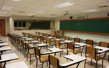 مدارس و دانشگاه‌ها همچنان تعطیل
