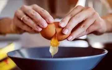 خوردن تخم‌مرغ خام خطرناک است؟