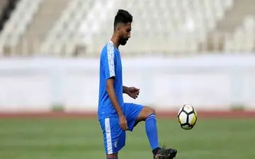 شوک بزرگ به هافبک استقلال ؛ ستاره آبی ها به سوگ نشست