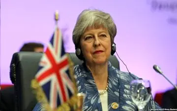 ترزا می رأی‌گیری پارلمان در مورد تعویق بریگزیت را پذیرفت