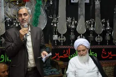 دیدار نماینده ولی‌فقیه و امام جمعه کرمانشا با مردم شاطرآباد در مسجد انصار‌الحسین به روایت تصویر