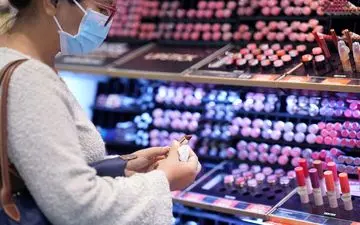 ۱۱ راه ساده برای تشخیص رژلب اصل از تقلبی: مراقب سلامتی خود باشید!
