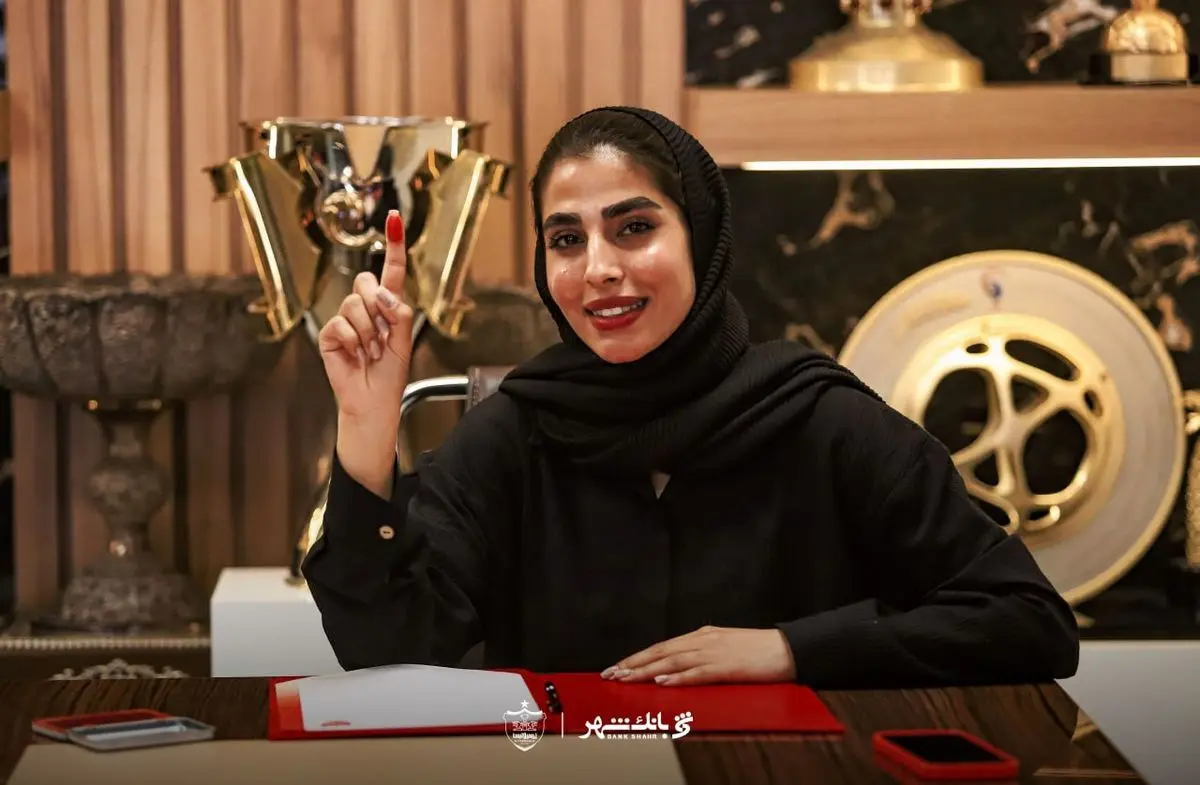 گلزن سرخ با پرسپولیس 3 ساله بست