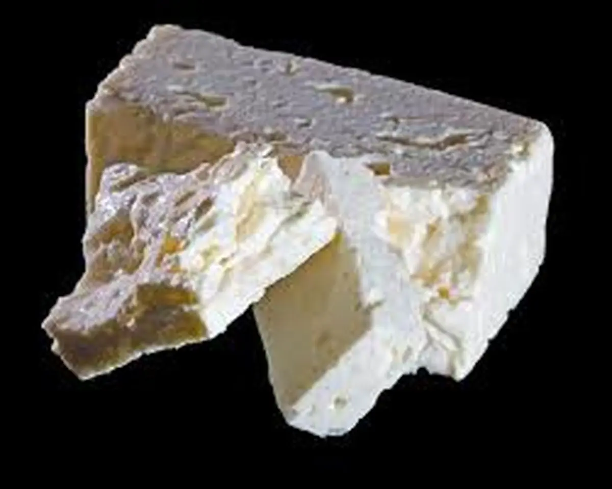کشف بیش از 672 کیلوگرم پنیر تاریخ گذشته