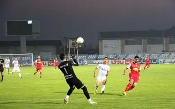 تقسیم امتیازات در نیمه نخست بازی ملوان- پرسپولیس