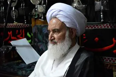 دیدار نماینده ولی‌فقیه و امام جمعه کرمانشا با مردم شاطرآباد در مسجد انصار‌الحسین به روایت تصویر