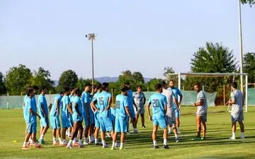 نبرد در قلب دفاع؛ رقابت تنگاتنگ مدافعان استقلال برای جلب نظر ساپینتو