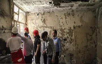 بیرون آورده شدن پنج مجروح زنده از مجتمع سوخته در اهواز