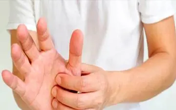 چگونه از انقباض غیر ارادی انگشت شست جلوگیری کنیم؟
