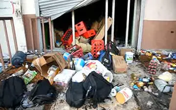 غارت فروشگاه‌ها به دلیل گرانی + فیلم 