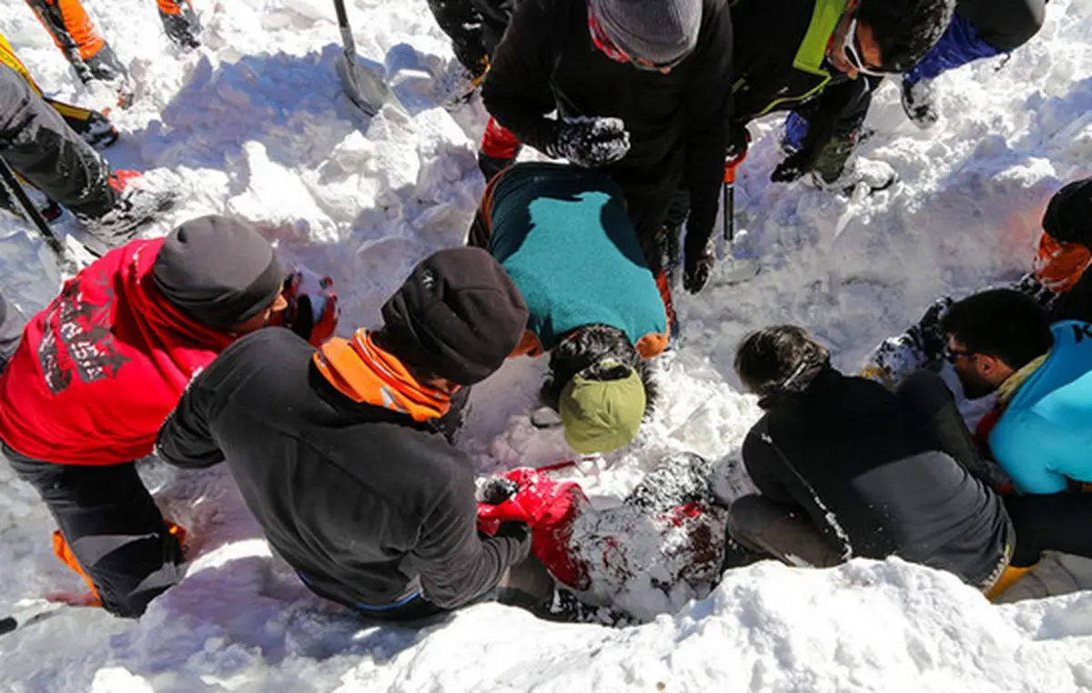 خانواده های داغدیده کوهنوردان حادثه دیده اشترانکوه در شرایط غم انگیزی به سر میبرند