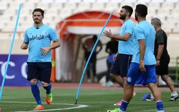 حضور ملی پوش استقلال در سپاهان تکذیب شد/ دفاع چپ آبی ها جایی در استقلال ندارد!