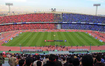 کری خوانی مربی سرخابی‌ها در آستانه شهرآورد + فیلم