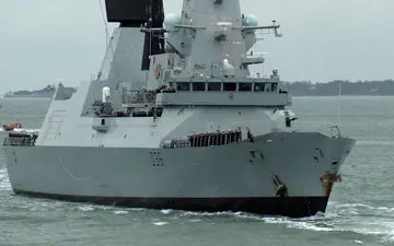 بازگشت کشتی مین‌روب نیروی دریایی انگلیس بعد از 8 ماه