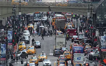 عجیب‌ترین وسیله نقلیه برای تردد در خیابان! + فیلم