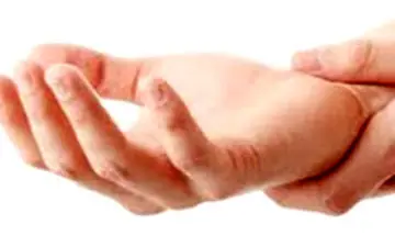  علت خواب رفتن دست و پا چیست؟ 