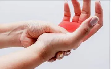  بی حس شدن دست در خواب به چه علت است؟

