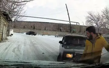 فرار هنرمندانه پسر جوان از حادثه وحشتناک+ فیلم