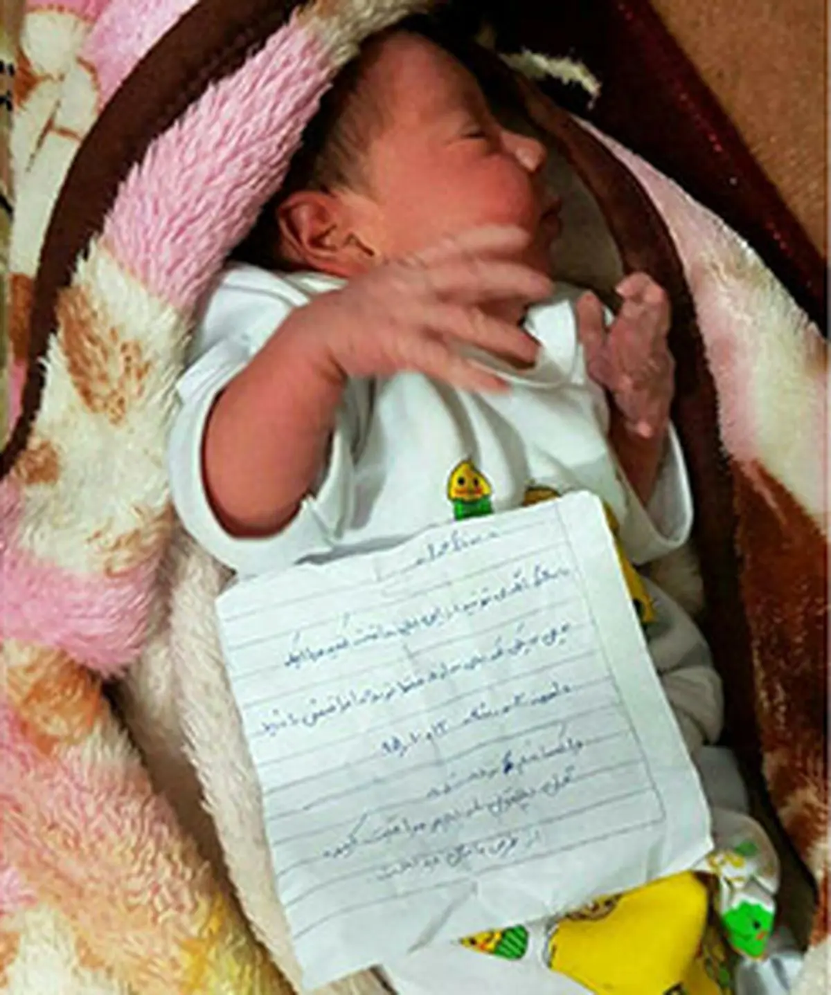 مادری با یک نوشته تلخ نوزاد 2 روزه اش سر راه اصفهانی ها گذاشت+عکس نوزاد