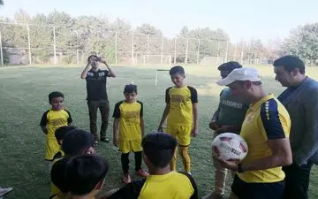 حضور سرزده رضا آقای گل در تمرین پدیده