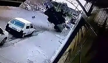 ویدیو/ پرواز وحشتناک یک کامیون در خیابان! 