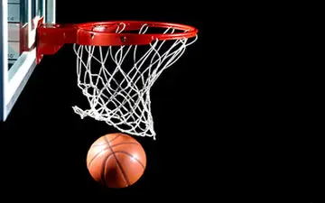  حمل تلفن همراه توسط یک بسکتبالیست در زمان مسابقه!