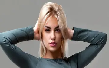 (عکس) زن ایده آل و زیبا از دید هوش مصنوعی / آیا واقعا این چیزی است که کامل به نظر می‌رسد؟
