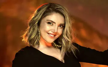 عکس‌هایی زیبا از عایشه گل همراه با همسر ایرانی اش در تولد دخترشان آلیس