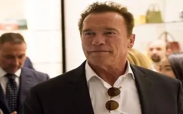 رسوایی اخلاقی این بار برای آرنولد/ اهدای جایزه منتفی شد