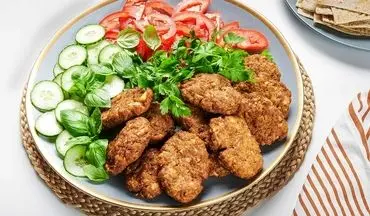 آموزش پخت کتلت مرغ خانگی (با تردی و طعمی بی‌نظیر)