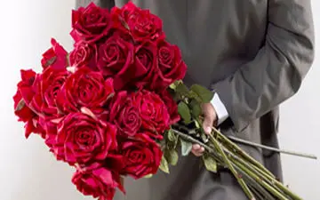 شیوه عجیب مرد روسی برای عذرخواهی از همسرش! +فیلم 