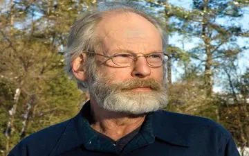  نویسنده مشهور به آزار و اذیت دانشجویان دختر متهم شد