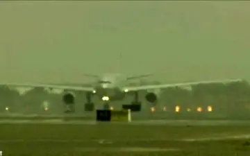 مه گرفتگی، پروازهای فرودگاه مشهد را متوقف کرد