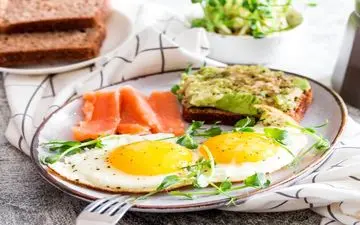 با یک تغییر ساده در زمان خوردن غذا، وزن کم کنید!