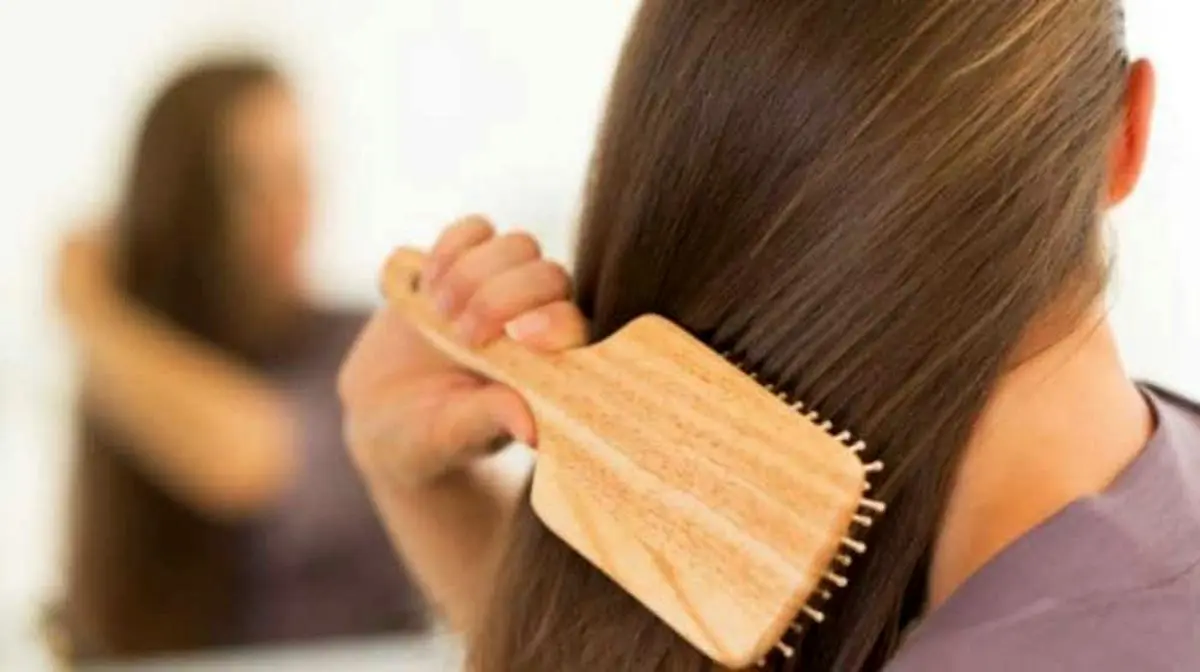 ریزش مو چه زمانی نگران‌کننده است؟ تشخیص ریزش مو طبیعی و بیماری‌های مرتبط با از دست دادن مو
