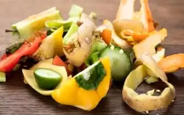 اتفاقی که بعد از خوردن میوه با پوست در بدن ما می‌افتد